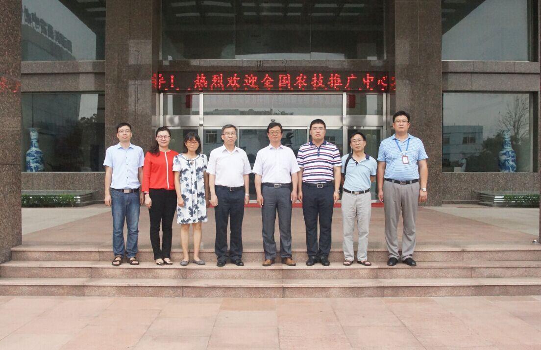 全國農(nóng)技推廣中心副主任謝建華一行蒞臨集團調(diào)研