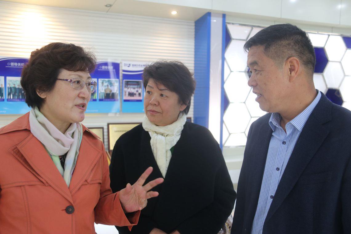 青島市人大常委會副主任吳淑玲一行到集團(tuán)調(diào)研