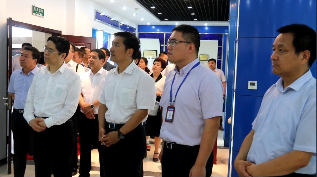 青島市委副書記牛俊憲到集團(tuán)公司調(diào)研考察