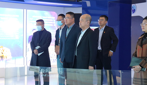 工商銀行訪問(wèn)團(tuán)一行到集團(tuán)參觀洽談