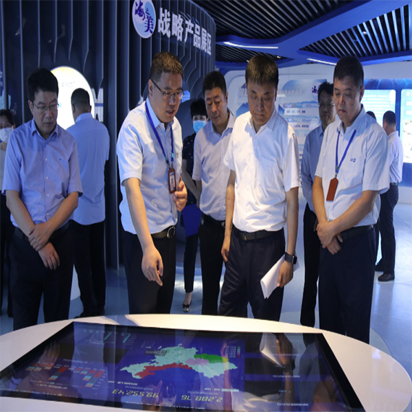 青島市人大常委會副主任張建剛一行到集團(tuán)調(diào)研